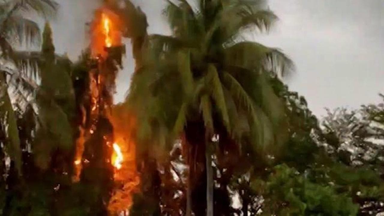 Indonesia, un lampo e poi il boato: il fulmine cade a pochi metri da una tennista