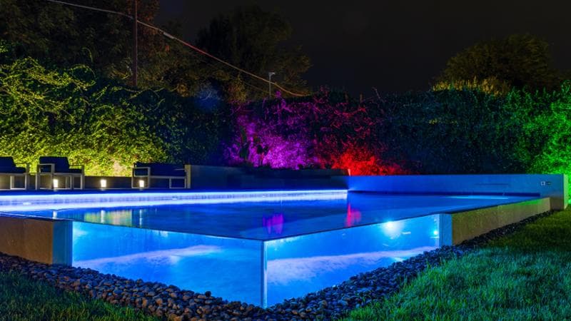 Faro Ghost installato in piscina