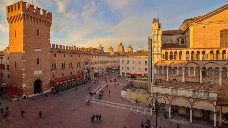 Cattedrale di San Giorgio e municipio, Ferrara