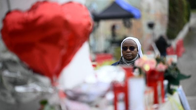 Papa Francesco, le condizioni: “Lieve miglioramento, rientrata insufficienza renale”