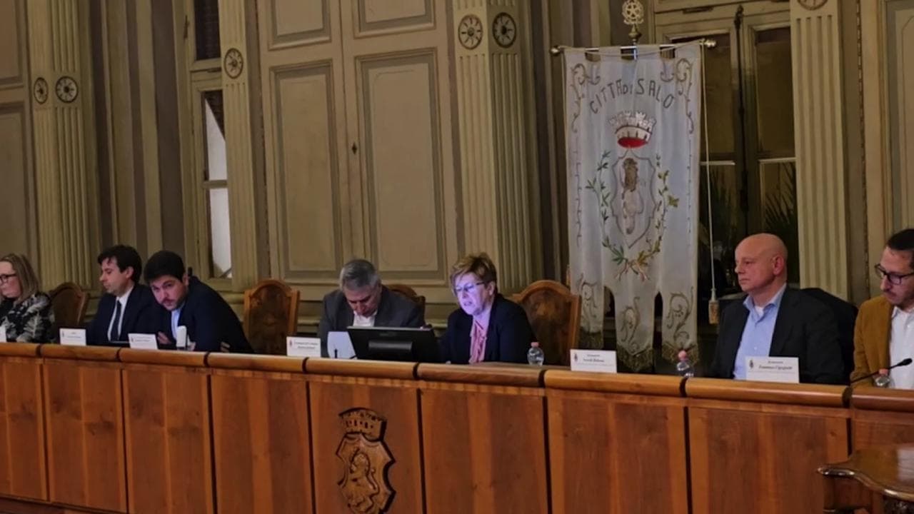 Salò revoca la cittadinanza onoraria a Benito Mussolini