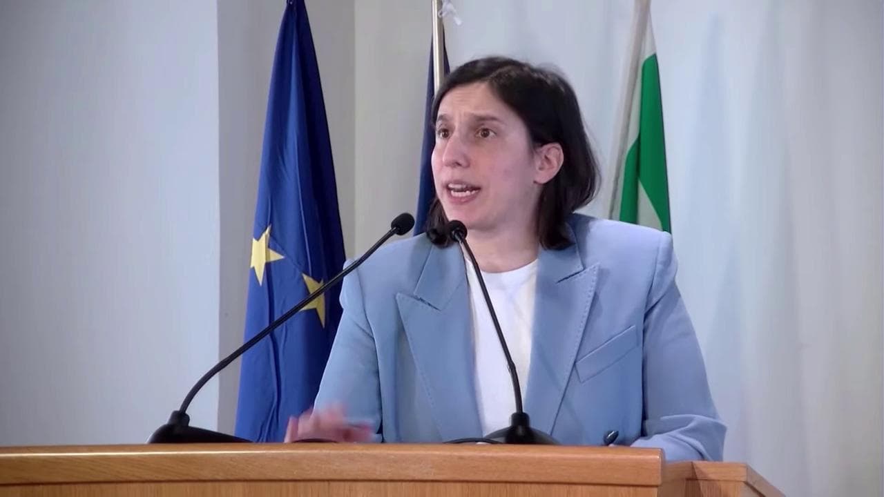 Papa: gli auguri di Elly Schlein, standing ovation alla direzione del Pd