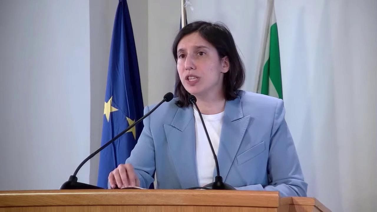 Pd, Schlein: "Trump e Putin vogliono riscrivere l'ordine mondiale a colpi di motosega"