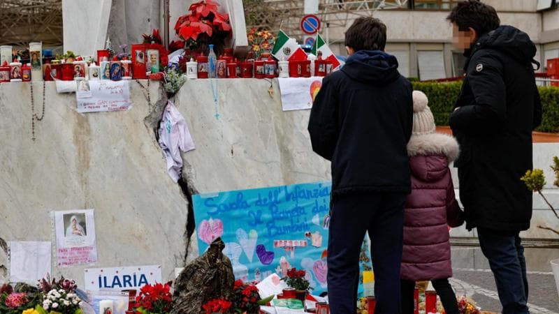 Papa Francesco, le condizioni di salute: “Può muoversi e camminare, non ha avuto altre crisi”