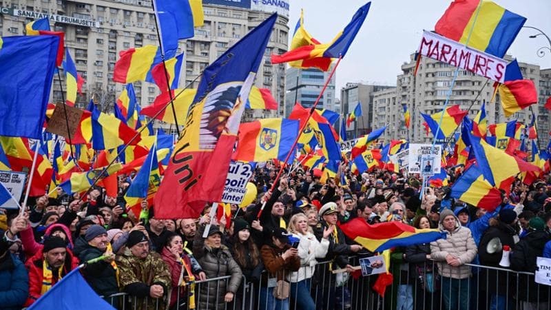 Bucarest in piazza, decine di migliaia per Georgescu candidato filo russo