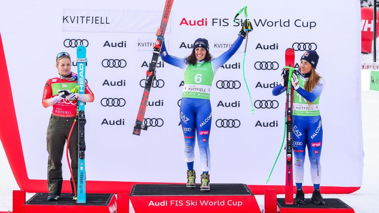 Federica Brignone sul gradino più alto del podio
