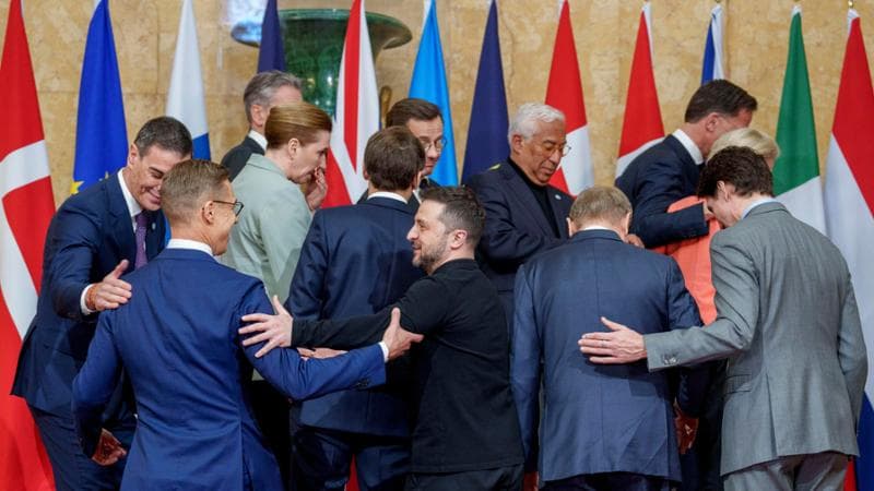 Asse tra Londra e Parigi: subito tregua di un mese in Ucraina. Starmer: “Bivio storico”
