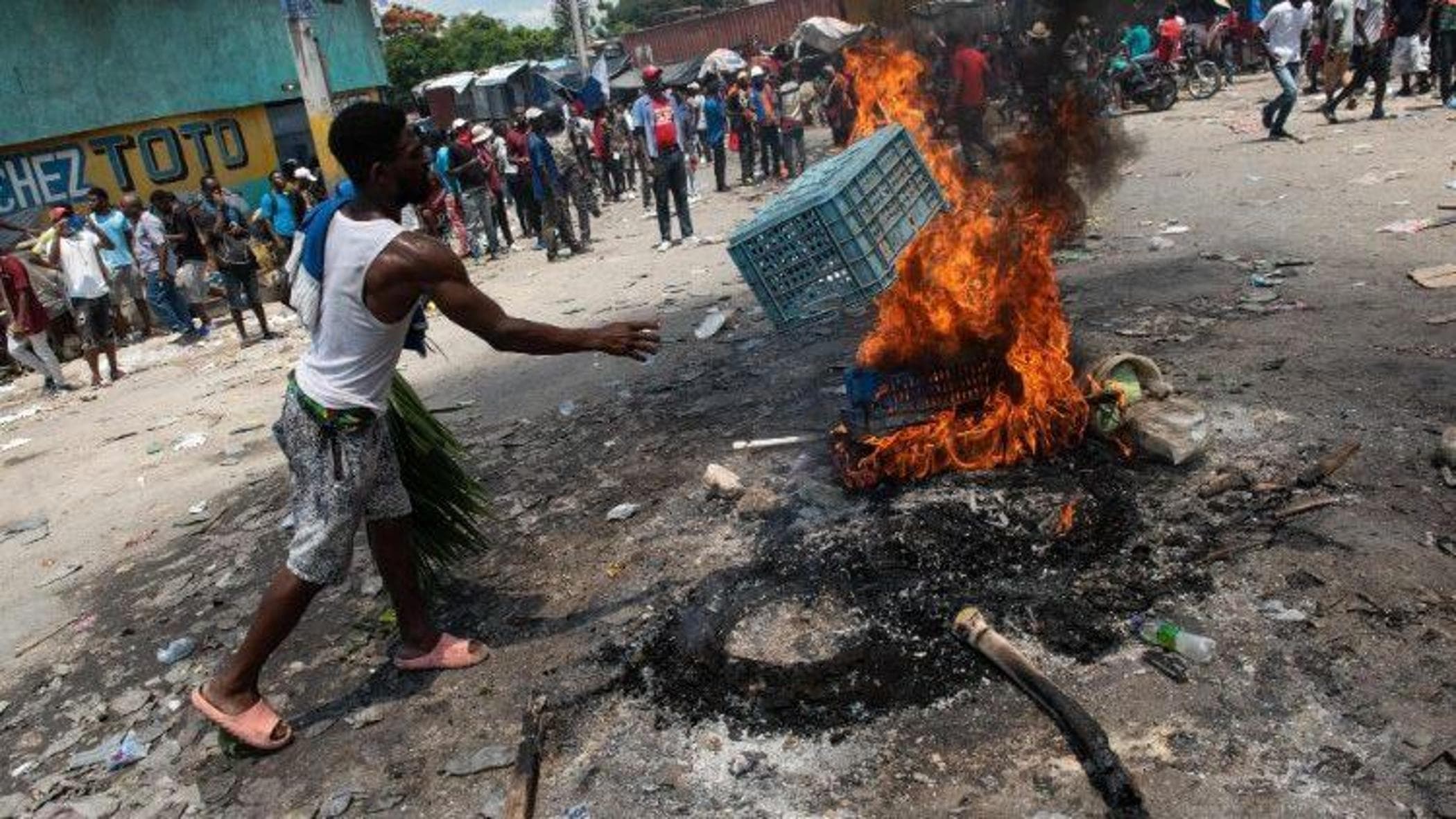 Haiti, yok edilen okullar, az sayıda oraya gidiyor, silahlı gruplarda 8 yaşında kayıtlı çocuklar