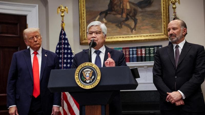 C.C. Wei, amministratore delegato di&nbsp;Tsmc, alla Casa Bianca con Donald Trump e il segratario al Commercio Howard Lutnick
