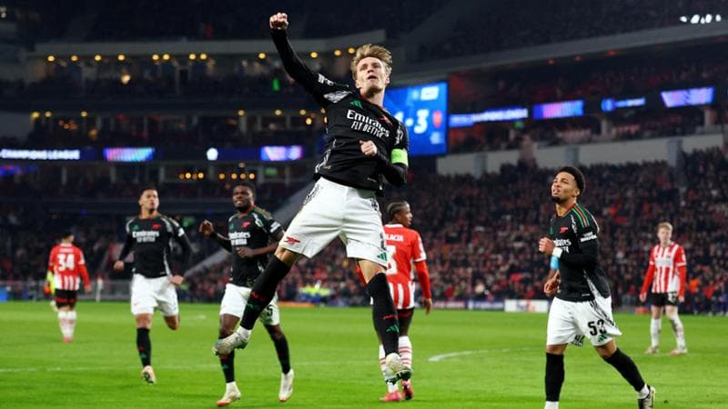 Psv-Arsenal: Odegaard esulta dopo il gol