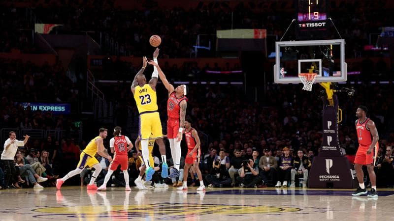 LeBron James al tiro