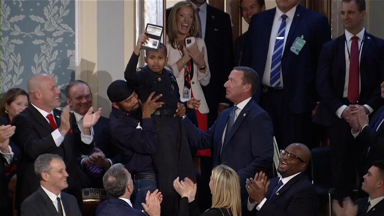 Trump e la nomina del piccolo D.J.Daniel ad "agente del Secret Service": commozione in aula