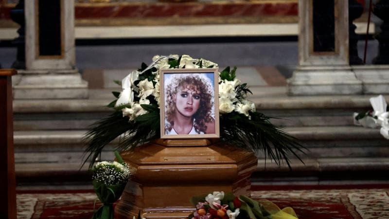 Eleonora Giorgi, folla e applausi ai funerali a Roma