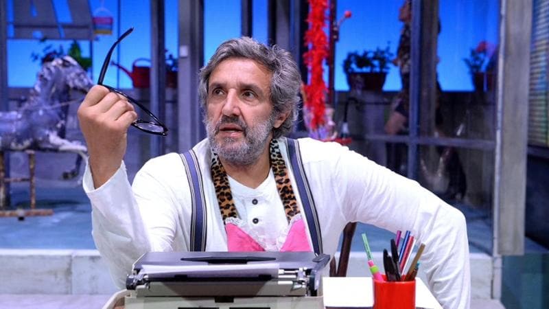 Flavio Insinna in "Gente di facili costumi"