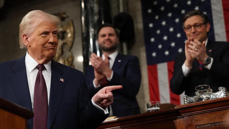 Show di Trump al Congresso, da Marte alla Groenlandia: “Con me l’America è tornata”