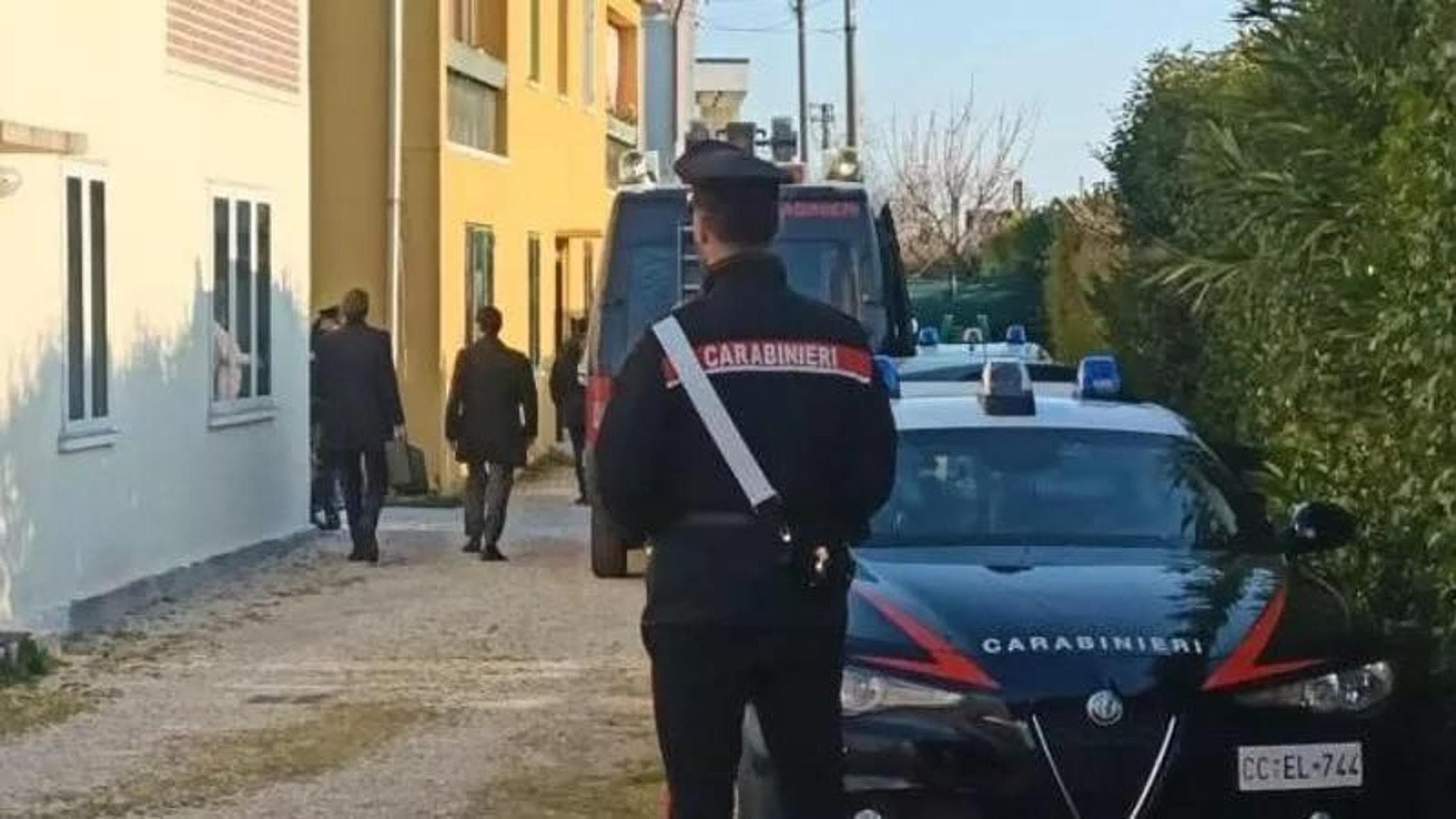 Padua, parfüm şişeleriyle çevrili gardıropta gizlenmiş: seksen bir çocuğun gövdesi bulunan