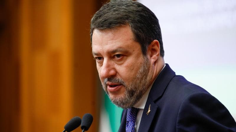 Salvini: “No all’ideologia gender a scuola”. Zan: “Il vicepremier gioca con la vita delle persone”