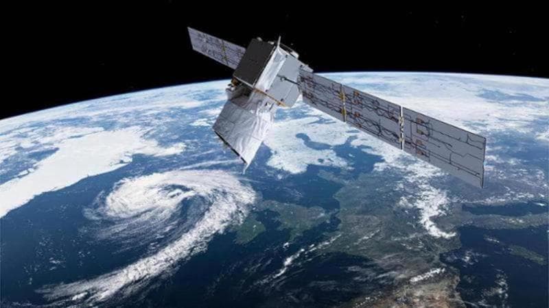 Un satellite in orbita intorno alla Terra
