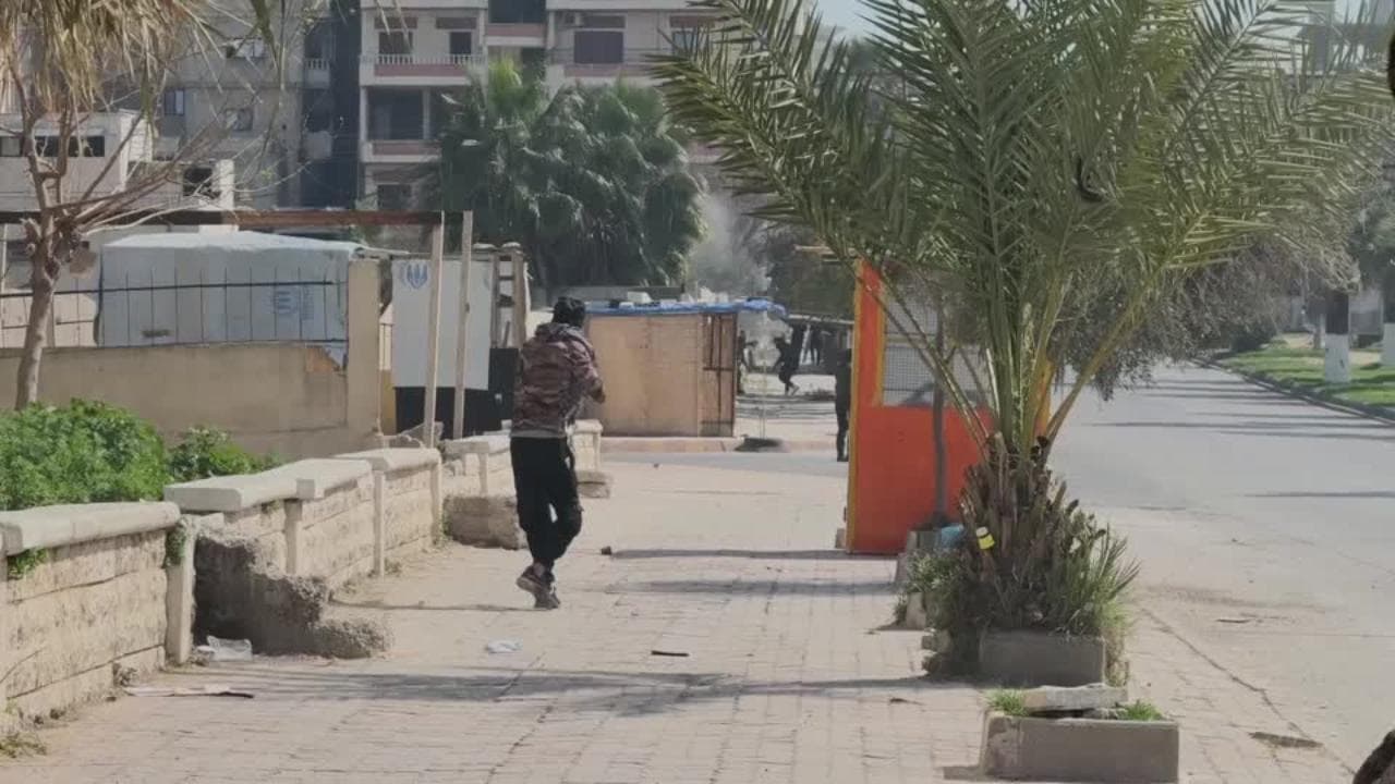 Scontri in Siria, milizie fedeli ad Assad sfidano il nuovo regime nelle regioni costiere