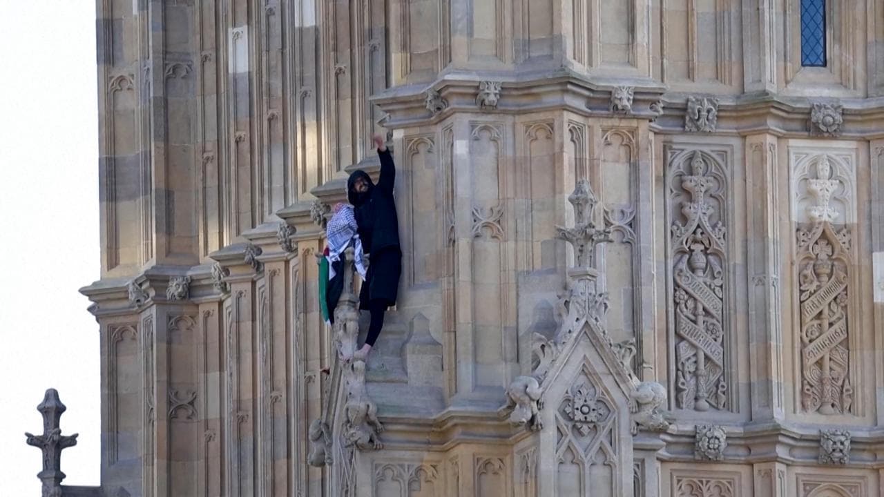 Londra: si arrampica sul Big Ben con la bandiera della Palestina, chiusa l'area