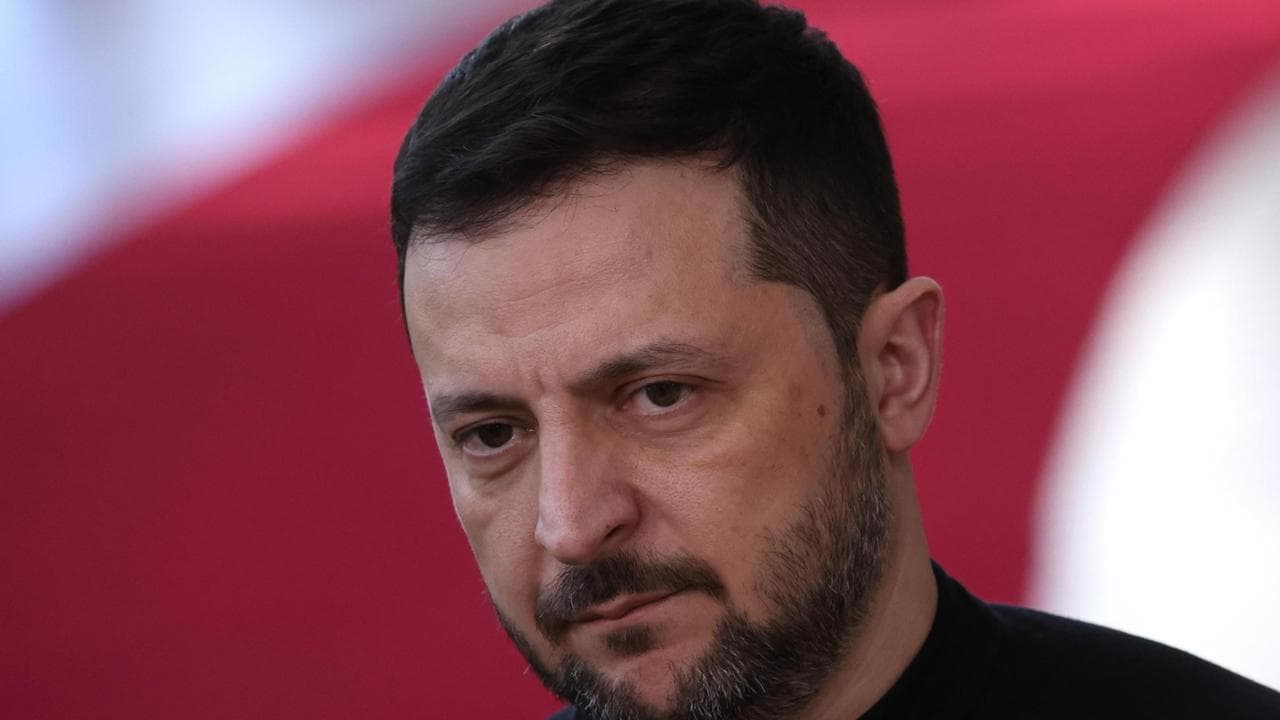 epa11943974 Ukraine's President Volodymyr Zelensky arrives for an European Council meeting in Brussels, Belgium, 06 March 2025.The EU leaders are convening for a special summit to discuss ongoing support for Ukraine and enhance European defence.  EPA/CHRISTOPHE PETIT TESSON