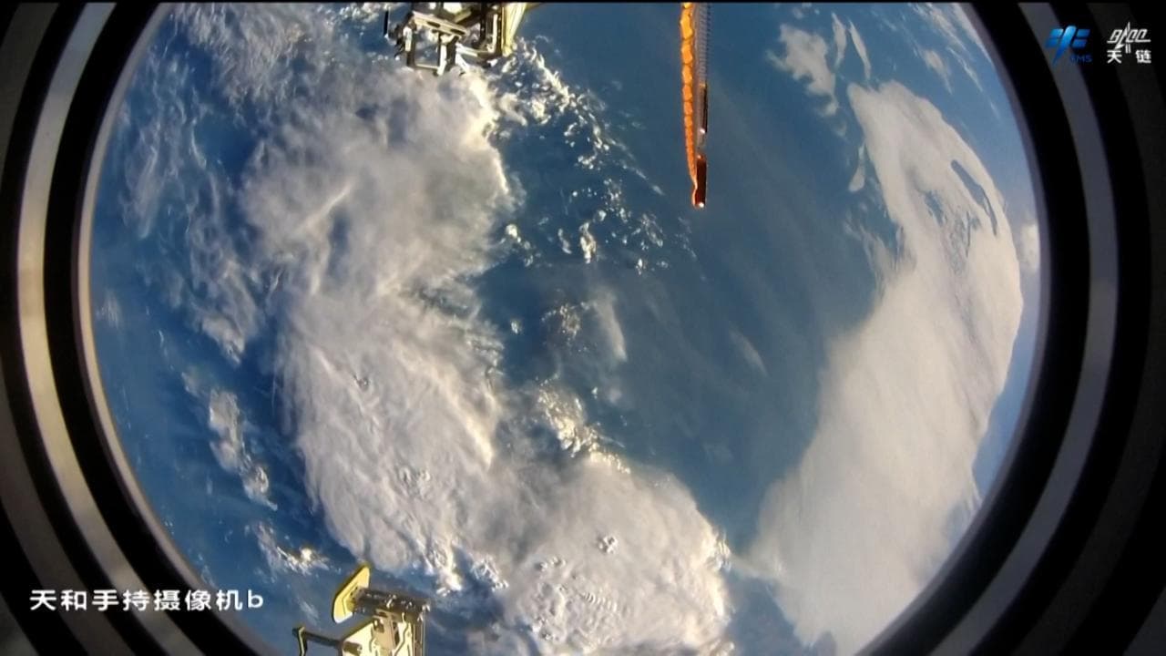 La Terra vista da un oblò: le spettacolari e "ipnotiche" immagini dalla Stazione spaziale cinese