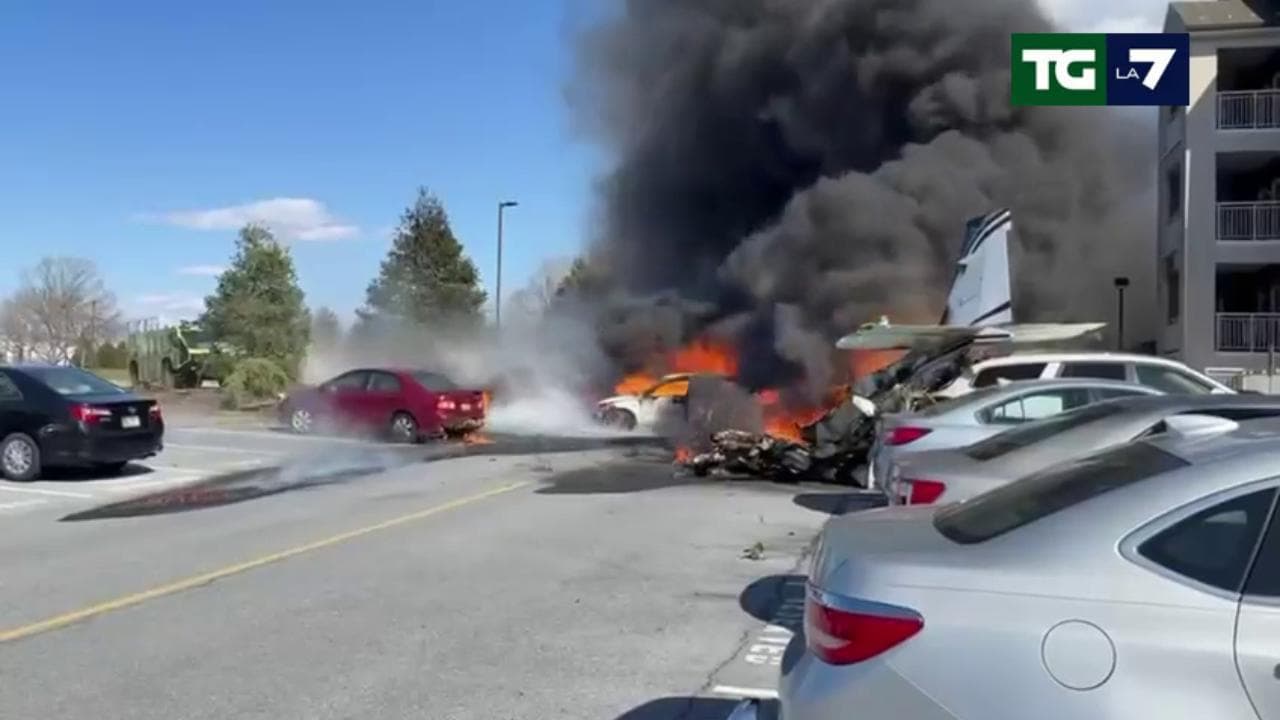 Usa, incidente aereo in Pennsylvania: velivolo si schianta in un parcheggio di una casa di riposo