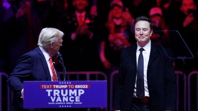 Il fondatore di Tesla Elon Musk a un comizio di Trump