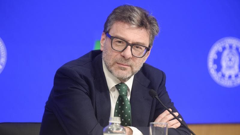 La proposta di Giorgetti: “Riarmo senza debito, piano da 200 miliardi”