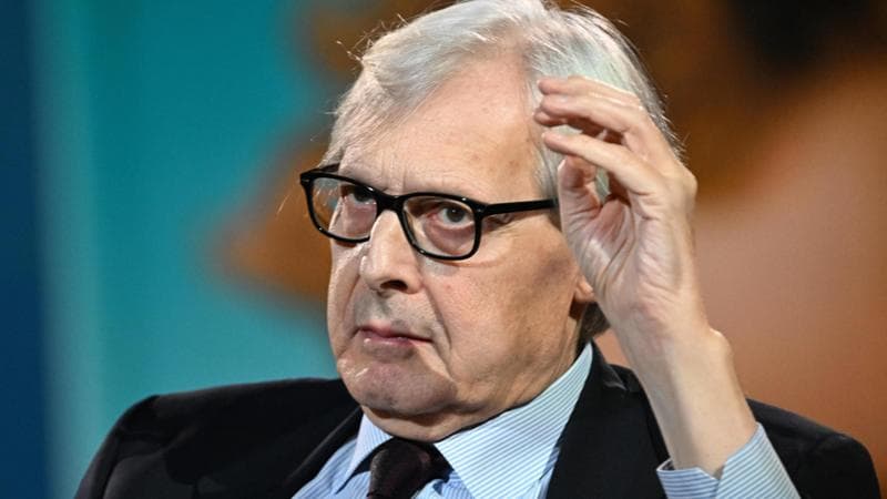 Vittorio Sgarbi ospite di Piero Chiambretti durante la quarta puntata del programma di Rai3  "Donne sull'orlo di una crisi di nervi", Milano, 2 ottobre 2024. ANSA/DANIEL DAL ZENNARO