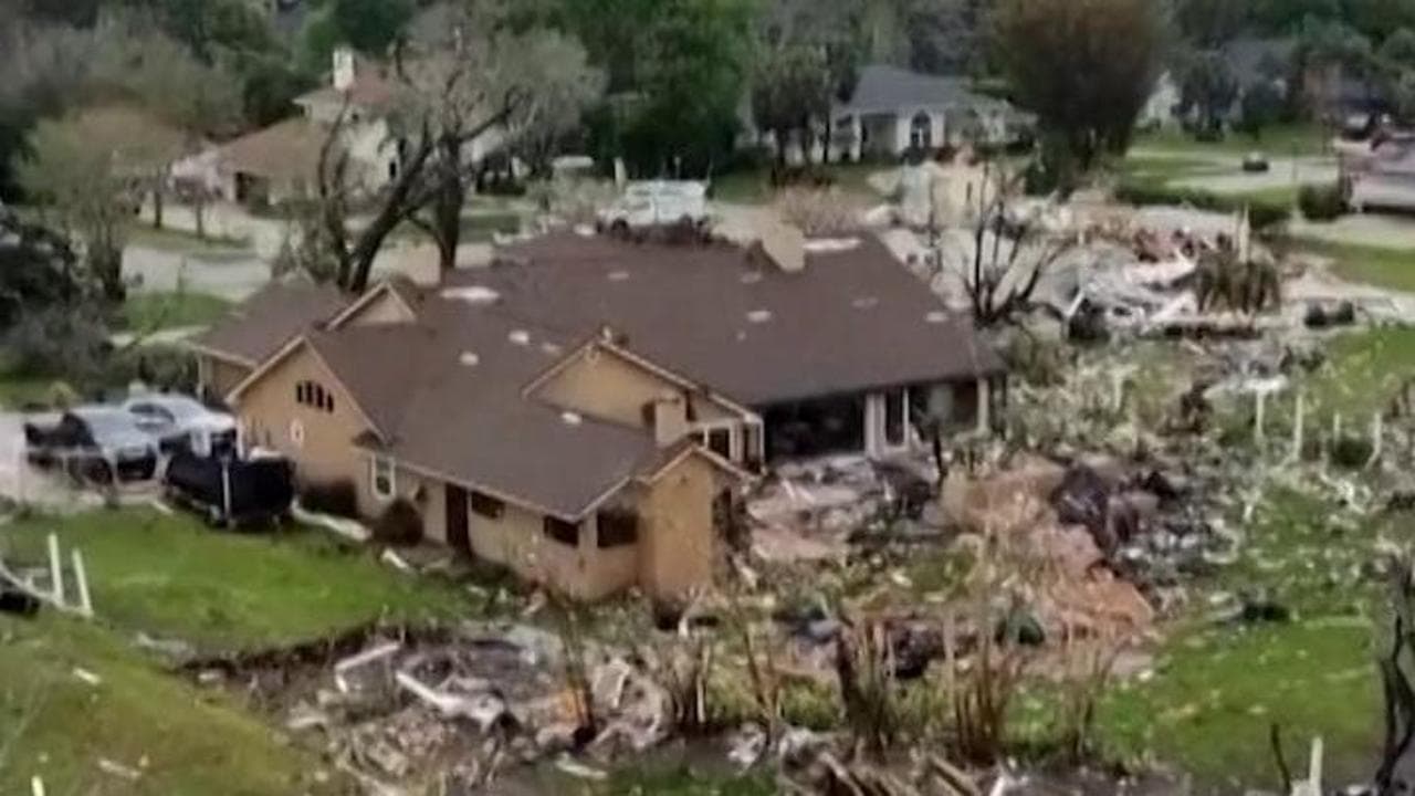 Florida: le devastazioni del tornado a Seminole riprese dal drone
