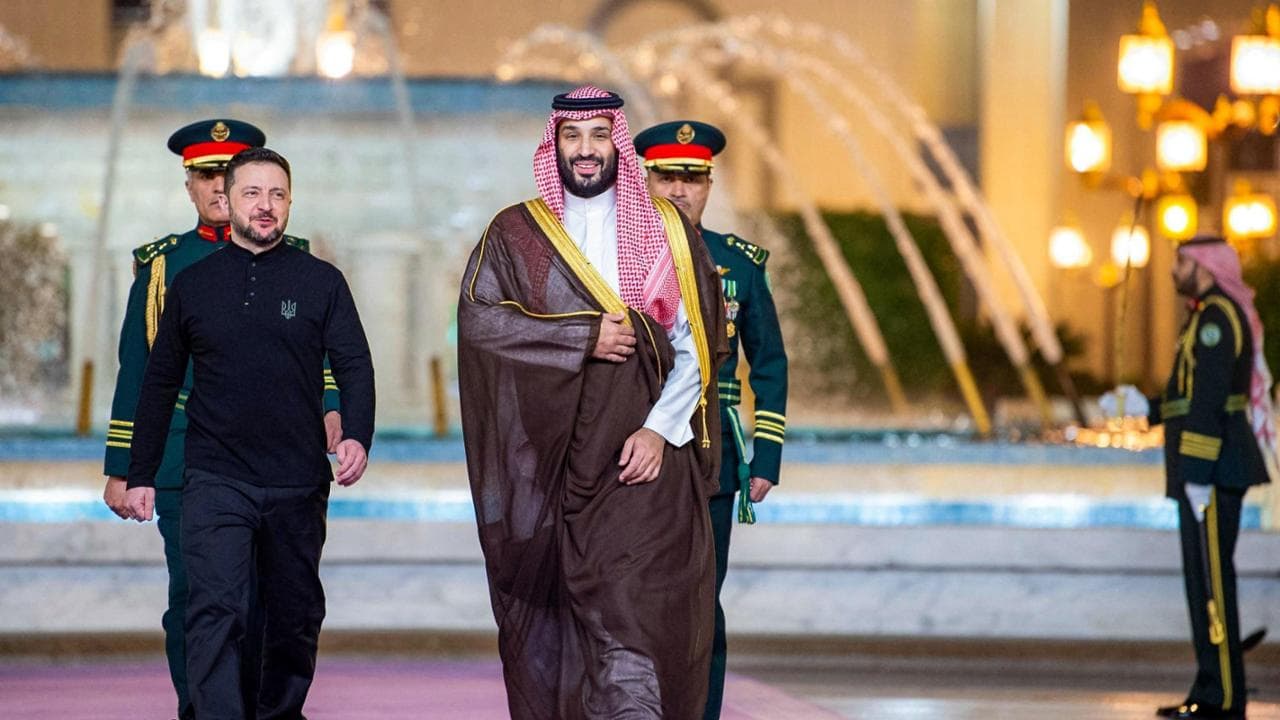 Mohammed bin Salman con Volodymyr Zelensky