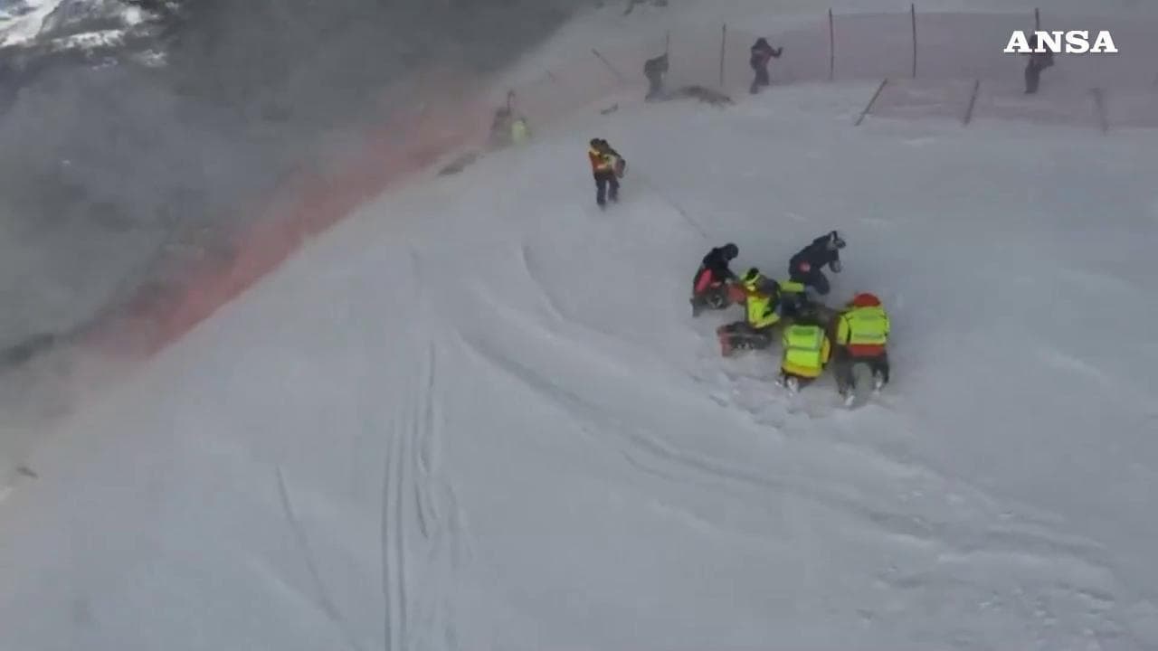 Malore durante il SuperG donne, il soccorso aereo all'addetto alla pista a La Thuile