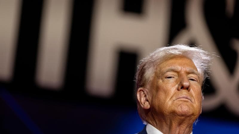 Sondaggi Trump, crolla la fiducia dei consumatori: americani preoccupati dall'inflazione