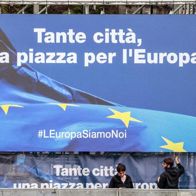 Il commento. La bandiera europea sfida il vento  