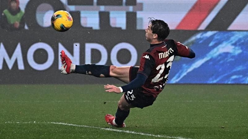 L'acrobazia di Miretti per il gol dell'1-0