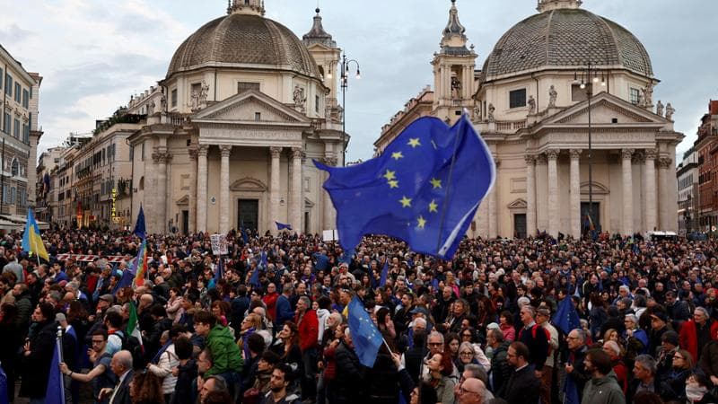 In piazza una promessa di libertà e democrazia 