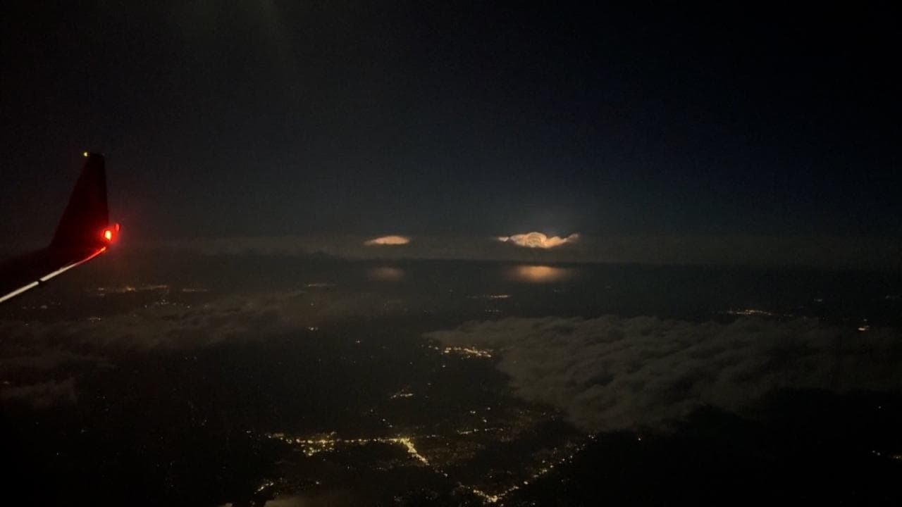 Texas: le immagini della tempesta di fulmini ripresa dall'aereo in volo