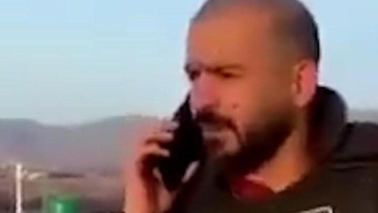 Scontri tra Hezbollah ed esercito siriano: reporter di Al Arabiya sfugge per miracolo a un missile