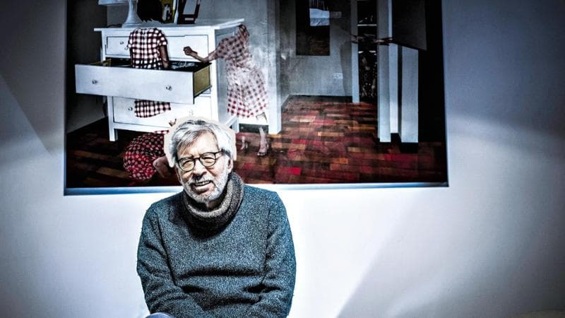 Lo scrittore Domenico Starnone nel suo studio
