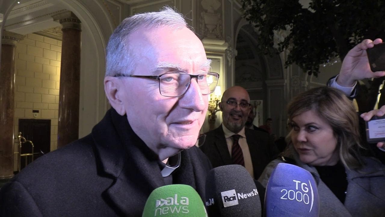Papa, Parolin: "Il Santo Padre? L'ho visto meglio dell'inizio. Non abbiamo parlato di dimissioni"