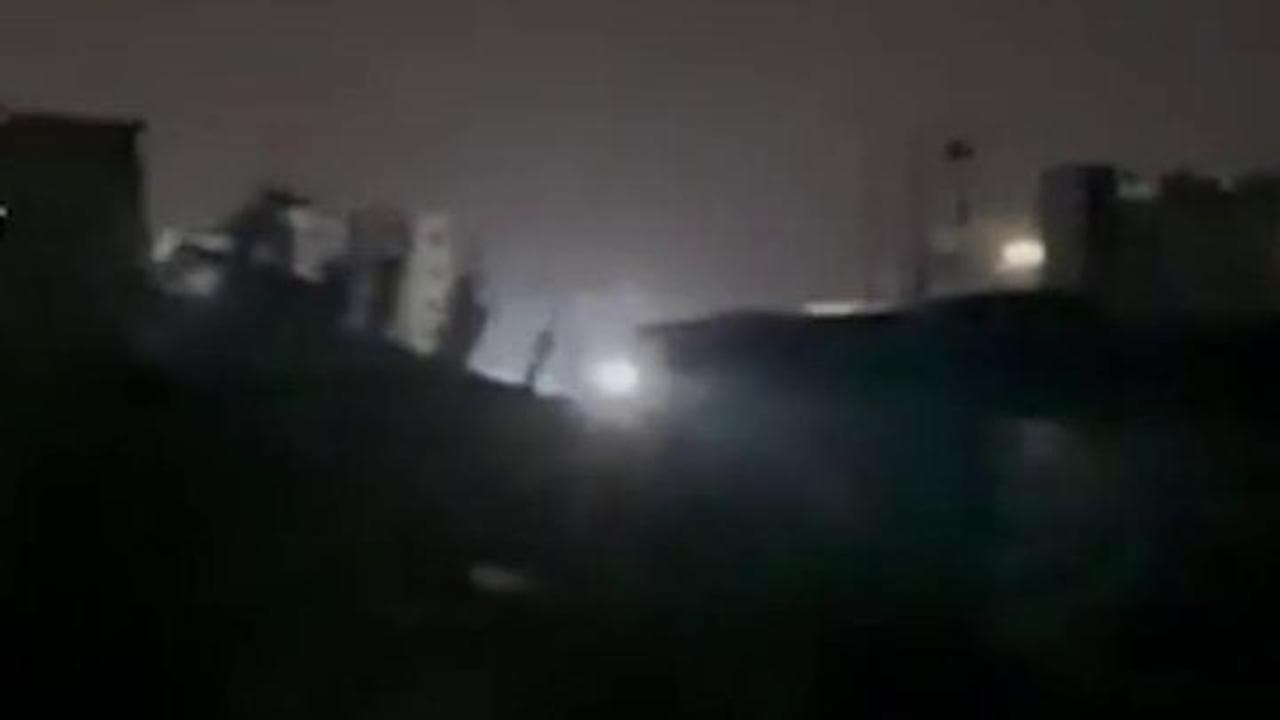 Gaza, raid israeliano rompe la tregua: centinaia i morti. Le esplosioni nei video social