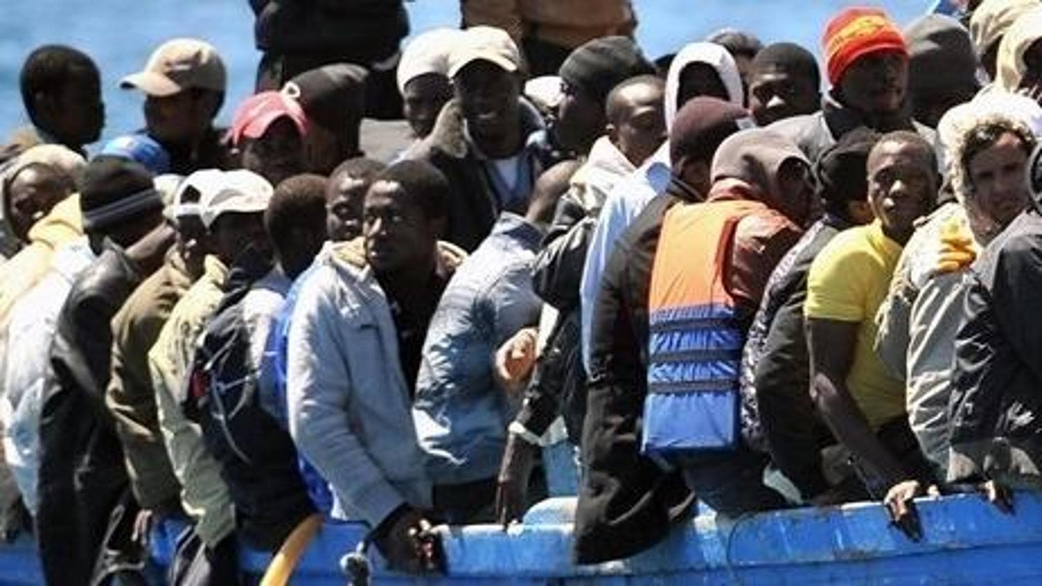 Tunus, 612 göçmen kurtardı, videolardan yüzen ve zaten ölü oğlunu destekleyen bir kadın