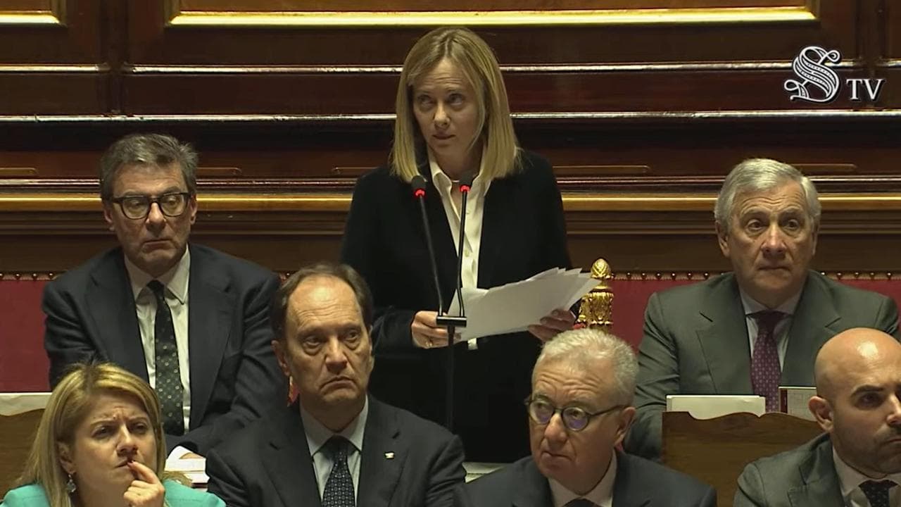Meloni con Trump al Senato: "Non rispondiamo ai dazi. Ingenuo o folle fare da soli fuori dalla Nato"