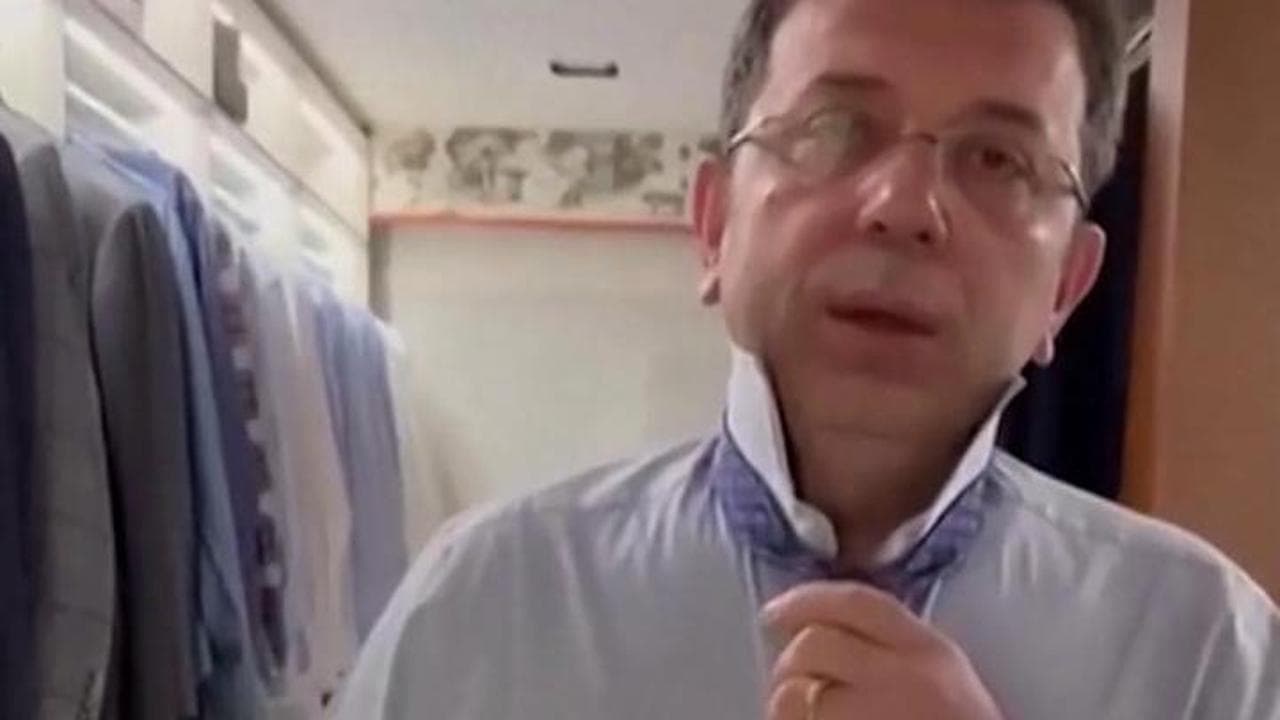 Il sindaco di Istanbul prima dell'arresto si aggiusta la cravatta e promette: "Non mi arrendo"