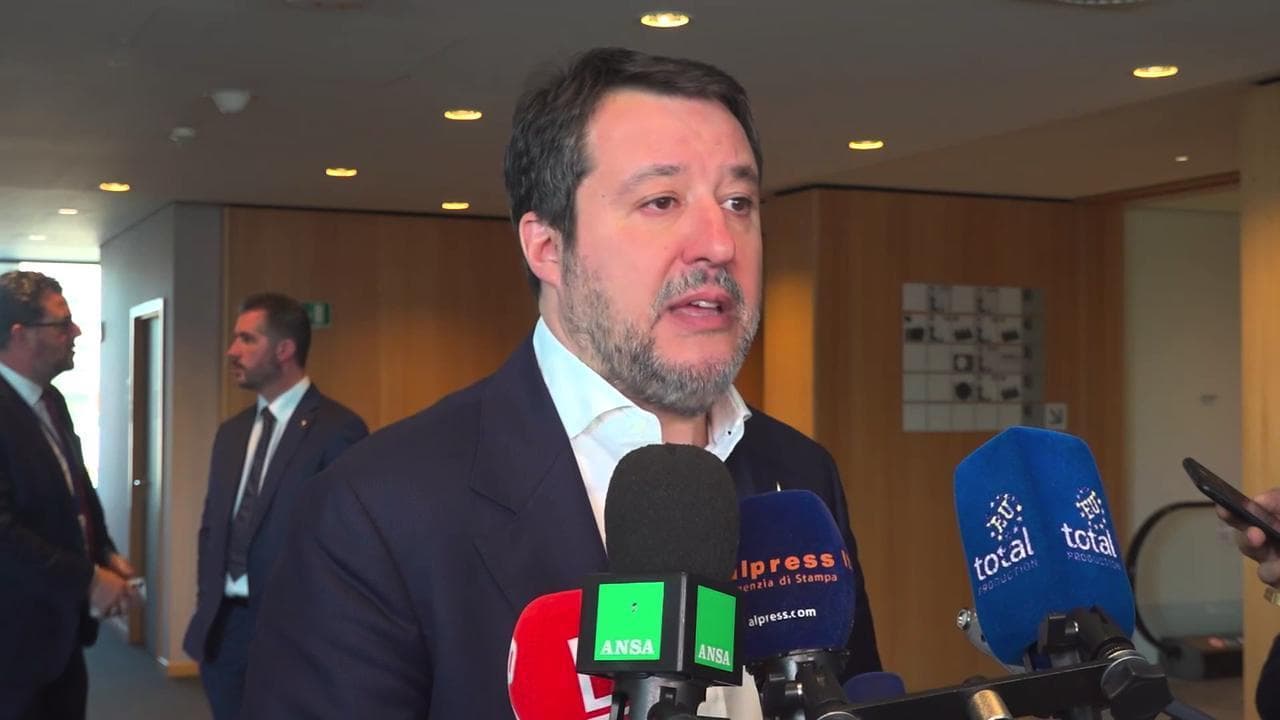 Salvini: "Meloni sostenga l'interesse dell'Italia. Il riarmo non lo è"