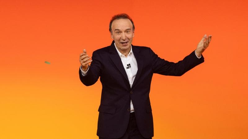 Benigni in tv celebra l’Europa e cita Ventotene: “L’esperimento democratico più emozionante”