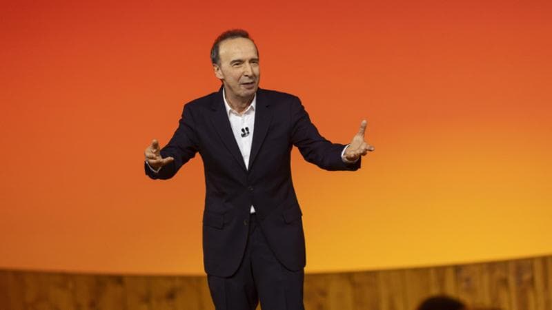 Roberto Benigni e il sogno europeo che emoziona gli italiani e rianima gli ascolti della Rai