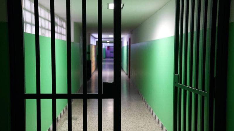 Carceri, ok alla mozione della maggioranza. Le opposizioni: “Così resta la strage nelle celle”