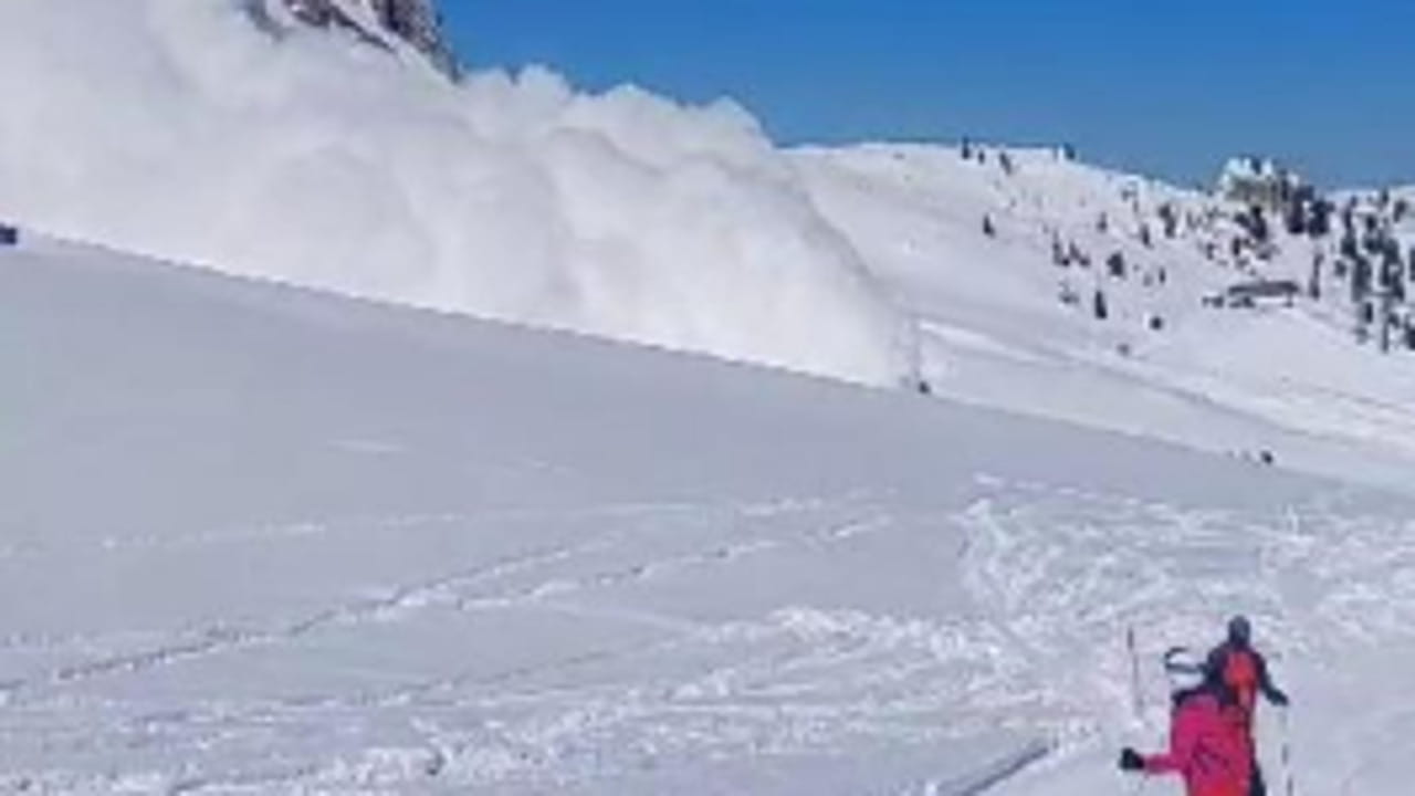 Val Gardena, spaventosa valanga si stacca dalla montagna e sfiora le piste: sciatori in fuga